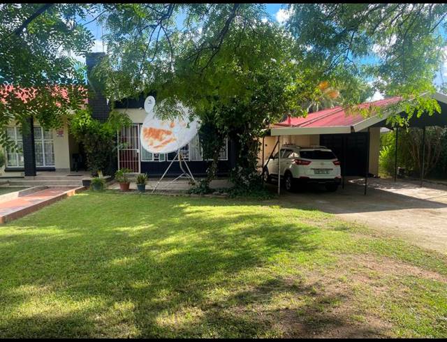 5 BEDROOM HOUSE FOR SALE IN TOP TOWN